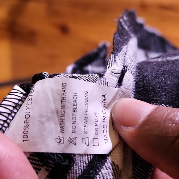 Off the Shoulder Plaid Blouse - Picture 5 of 7